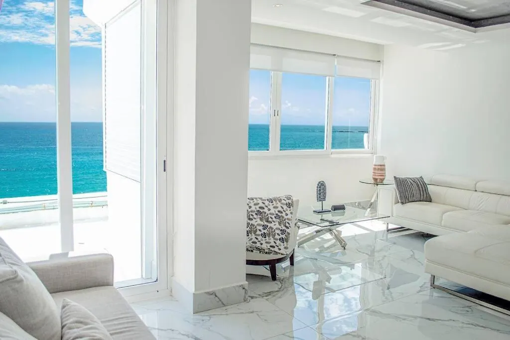 Luxury Ocean Front Apartment, 2 Bedroom Beach, Gym, Spa Cancun Apartment