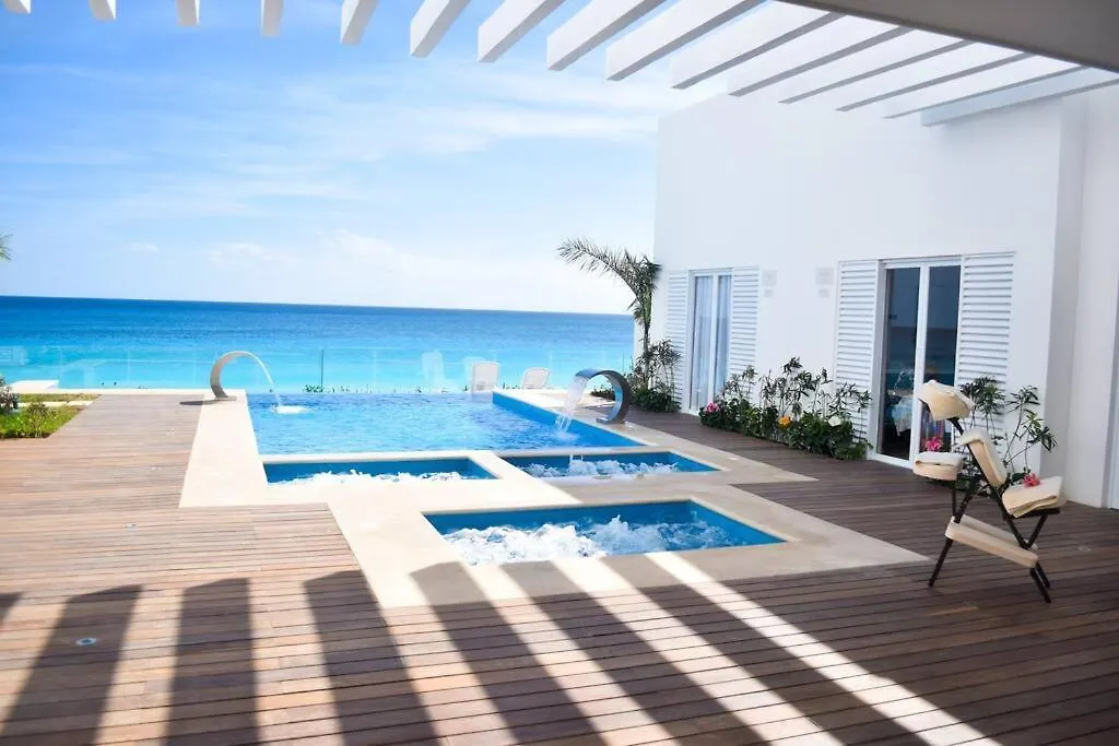 Luxury Ocean Front Apartment, 2 Bedroom Beach, Gym, Spa Cancun Mexico