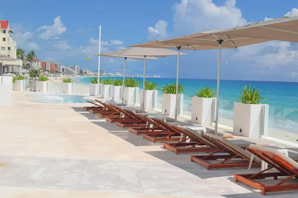 Luxury Ocean Front Apartment, 2 Bedroom Beach, Gym, Spa Cancun 0*,  Mexico