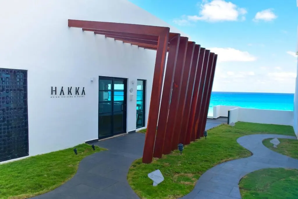 Luxury Ocean Front Apartment, 2 Bedroom Beach, Gym, Spa Cancun Apartment