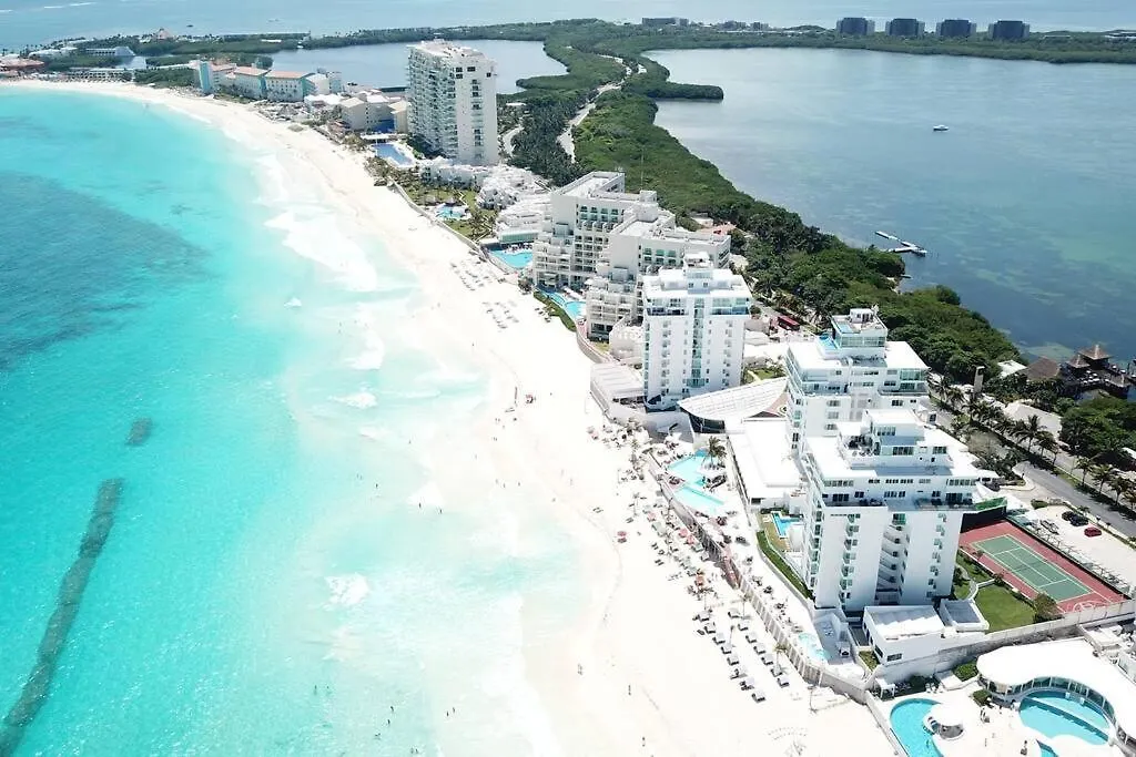 Luxury Ocean Front Apartment, 2 Bedroom Beach, Gym, Spa Cancun