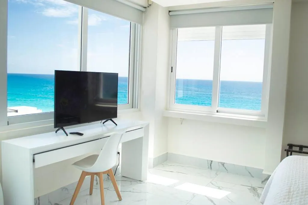 Luxury Ocean Front Apartment, 2 Bedroom Beach, Gym, Spa Cancun