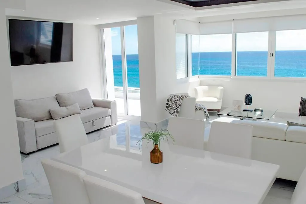 Luxury Ocean Front Apartment, 2 Bedroom Beach, Gym, Spa Cancun 0*,  Mexico