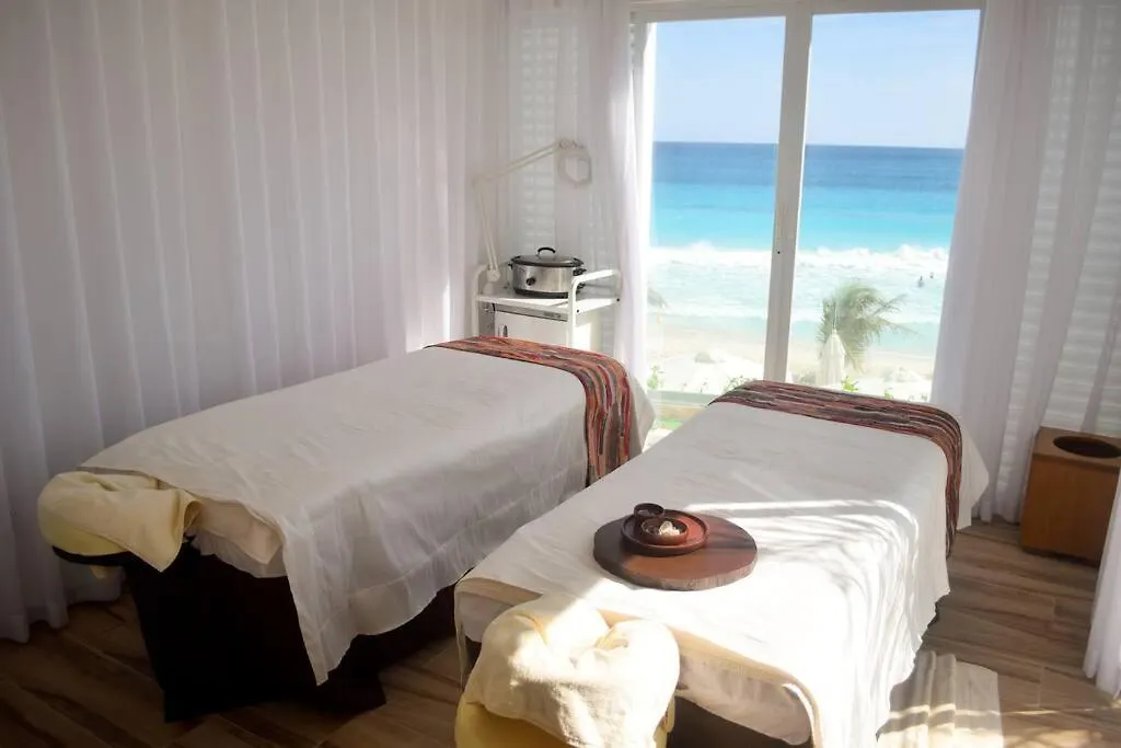 Apartment Luxury Ocean Front Apartment, 2 Bedroom Beach, Gym, Spa Cancun