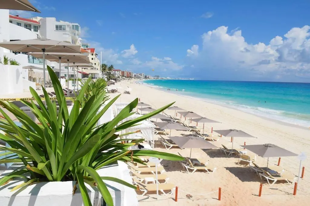 Luxury Ocean Front Apartment, 2 Bedroom Beach, Gym, Spa Cancun Mexico