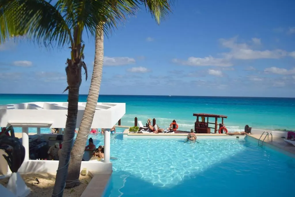 Luxury Ocean Front Apartment, 2 Bedroom Beach, Gym, Spa Cancun 0*,  Mexico
